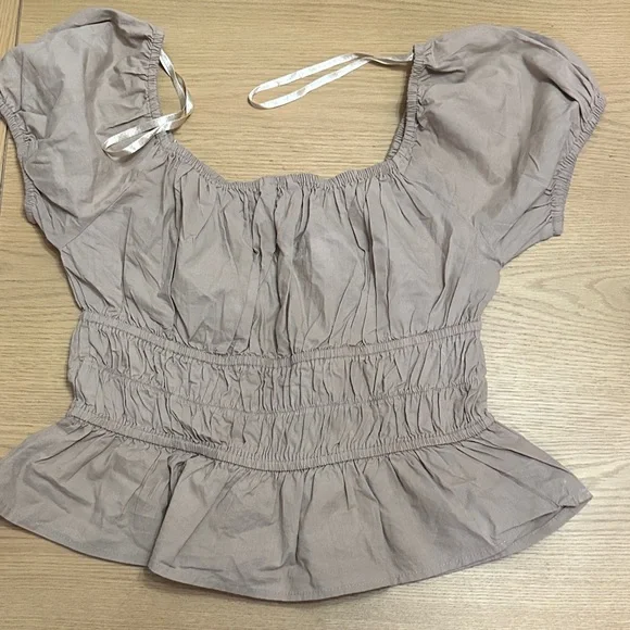 Elegant Beige Peplum Blouse - Picture 4 of 4